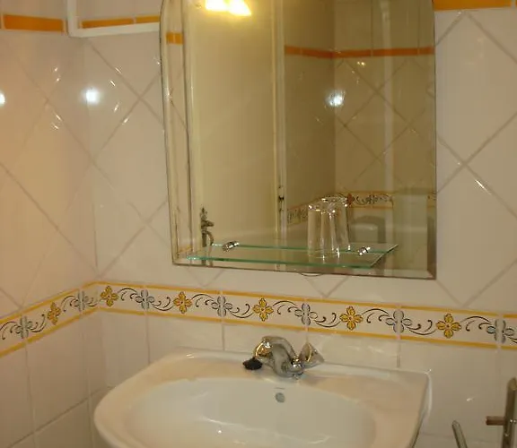 ゲストハウス Pensao Residencial Luanda トマール
