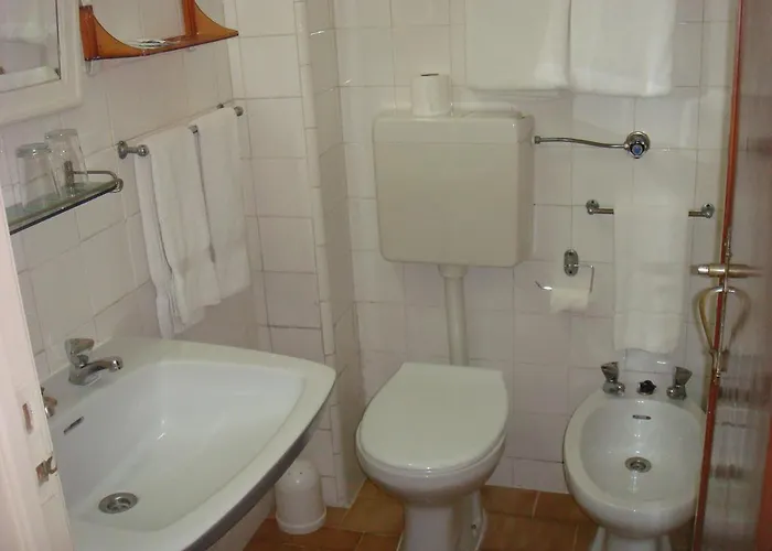 Pensao Residencial Luanda 3* トマール