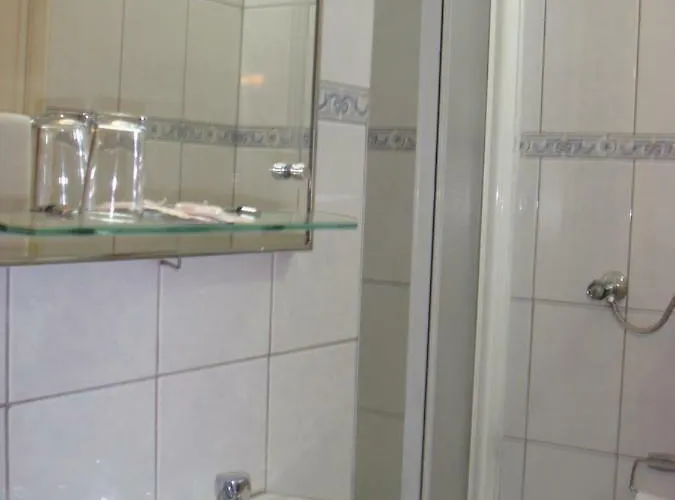Pensao Residencial Luanda 3* トマール