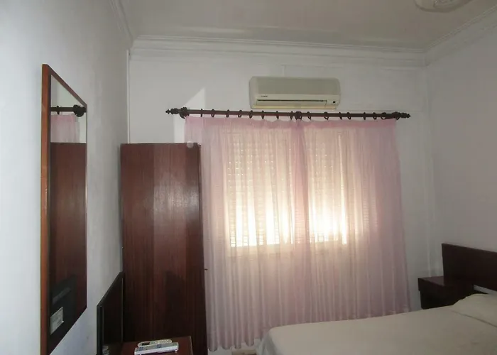 ゲストハウス Pensao Residencial Luanda トマール